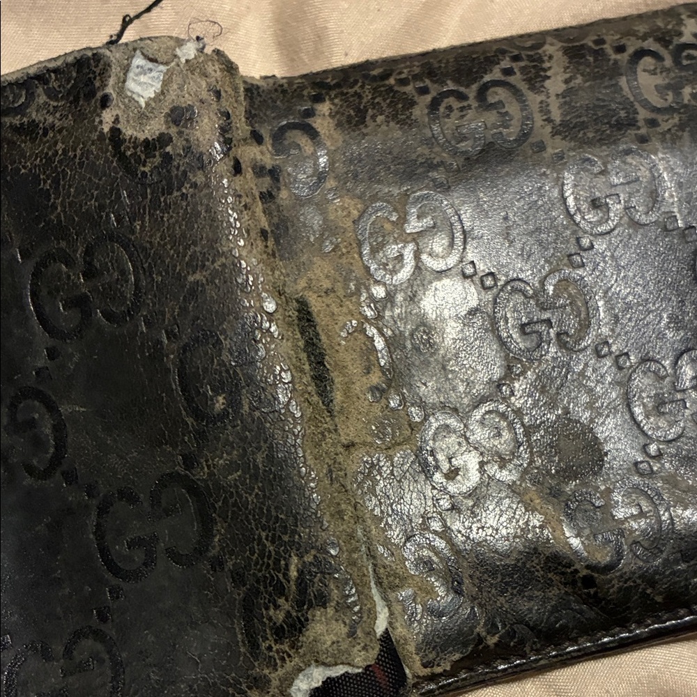 Gucci Distressed Black Leather Project Wallet - - Picture 6 of 7